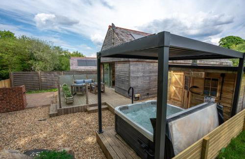 Thyme Lodge 2BR with Hot Tub near Black Mountain - Foto 16