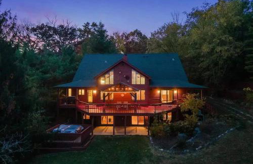 Monthly or Seasonal Large Petite Lake 44 Lakehouse Retreat with Private Pier and Hot Tub secluded Deep in the Woods - Foto 6