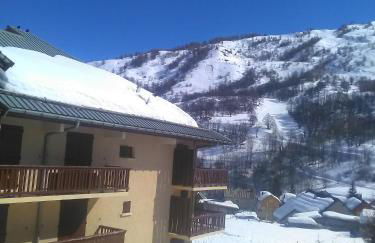 Les Thymels - Foto 1