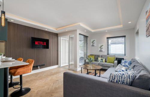 Skyvillion - COZY LARGE 4 & 1 Bed Apartments in London Enfield, Mins to Tube Station, Free Wi-Fi - Foto 7