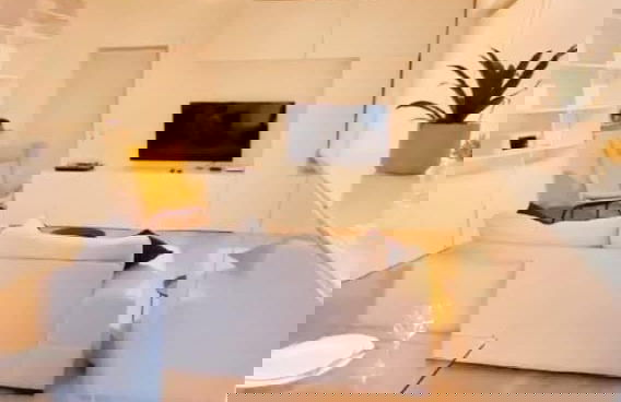 Bright 2 bedrooms flat w parking&balcont - Foto 10