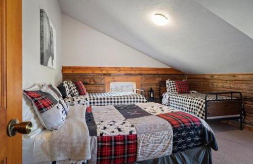 Historic Alpine Lodge Rental near Jackson Hole, Wyoming - Photo 53