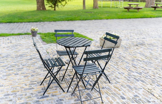 Peaceful Villa With Pond - Photo 14