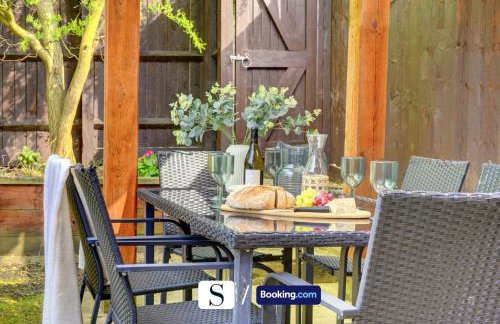 LastMinOffer 10pc Off I A Lovely Executive Home for Families or Contractors I A Lovely Garden and Parking Space I Wifi I Early check-in or Long Term Rates Available I SILVA Short Term Lets 4 out of 5 from over 650 stays - Photo 6