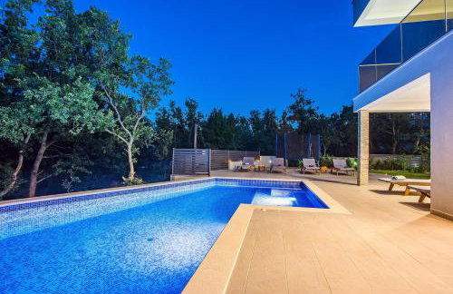 Villa Zora -luxurious villa with heated pool, sauna, 4 bedrooms, 10 persons max - Photo 39