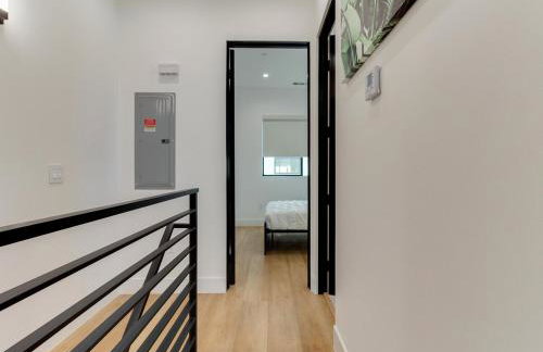 Modern Luxe Retreat Six-Bedroom - Photo 6