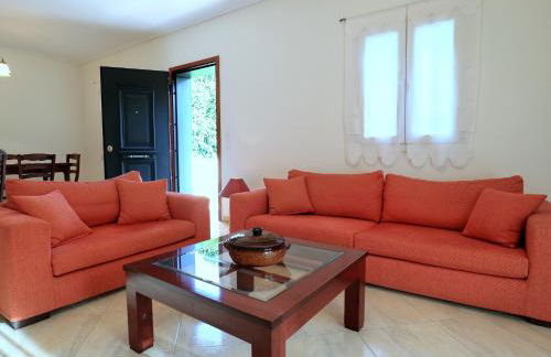 Gloria's House - Photo 1