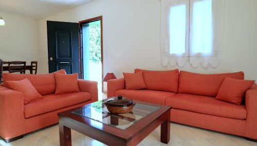 Gloria's House - Photo 1