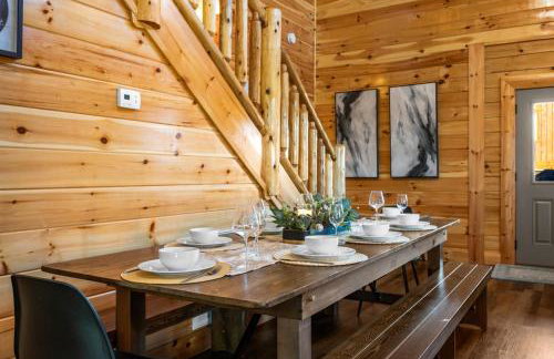 Indoor Pvt Pool, Pkyway, 44, HotTub, BBQ, King - Photo 23