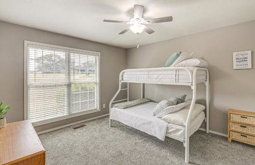 Waterfront Kansas Home with Private Fire Pit! - Foto 19