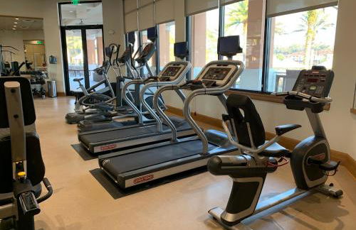 Spacious 4 BR Townhouse with 2 King Size Master Bedrooms, 3 miles to Disney, Free WiFi and Free Parking - Foto 24