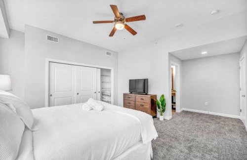 Luxury High-rise Condo w/ Views! Heart of Downtown - Photo 21