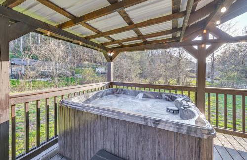 Fireside Evenings Red River Gorge Gem with Hot Tub - Foto 1