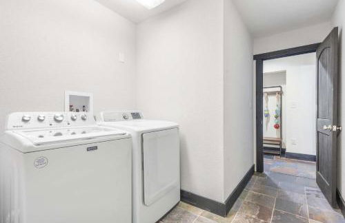 Foggy River Retreat - For 16 - Foto 36