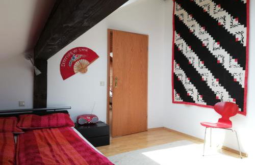 Großzügige und kunstvolle Dachgeschosswohnung - Foto 6