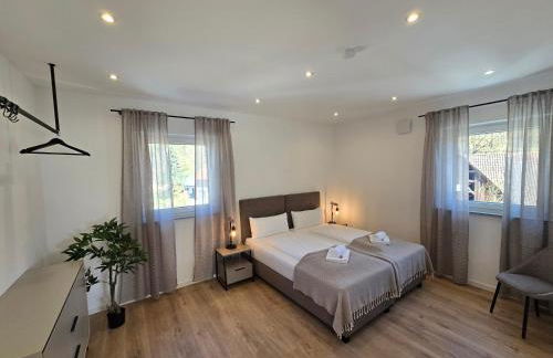 Großes Apartment mit Küche, Dusche, Badewanne, Balkon, Parkplatz vor dem Haus, schnelles Internet, ADA5 - Foto 6