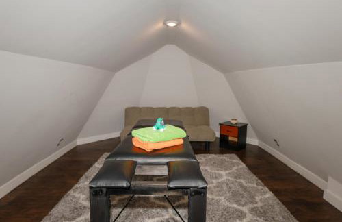 The Gem-3 Bedrooms! King, Full & Twin Beds, Sauna with Free Parking plus more - Foto 36