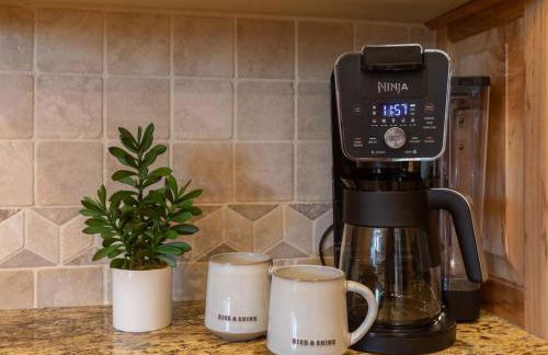 MAJESTIC VIEWS FAMILY LODGE with Large Deck - Photo 17