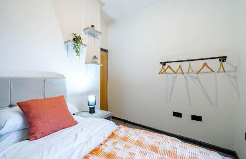 Spacious 3-Bedroom Home Near City Centre with Parking - Foto 11