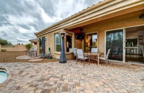 Luxe Couples Retreat with Pool and Outdoor Kitchen! - Foto 51