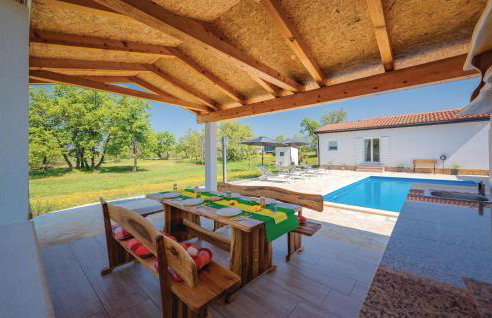 Gorgeous Home In Buje With Kitchen - Foto 5