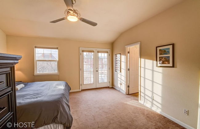 3BR Downtown Townhome /w Stunning Balcony Views! - Photo 11