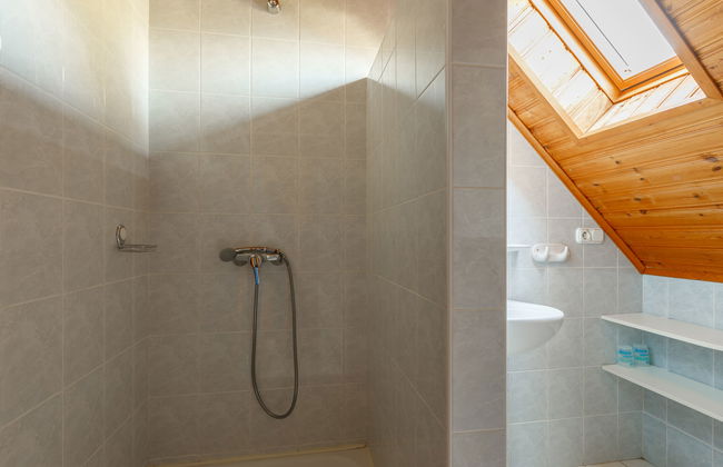 4 bedroom Apartment in Balatonszárszó with garden and terrace - Photo 20