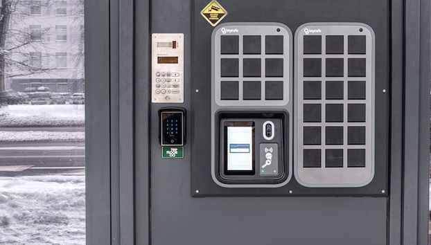 Check-in/check-out kiosk