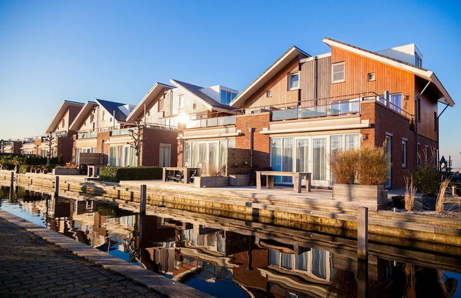 Modern Houseboat With air Conditioning Located in Marina - Foto 34