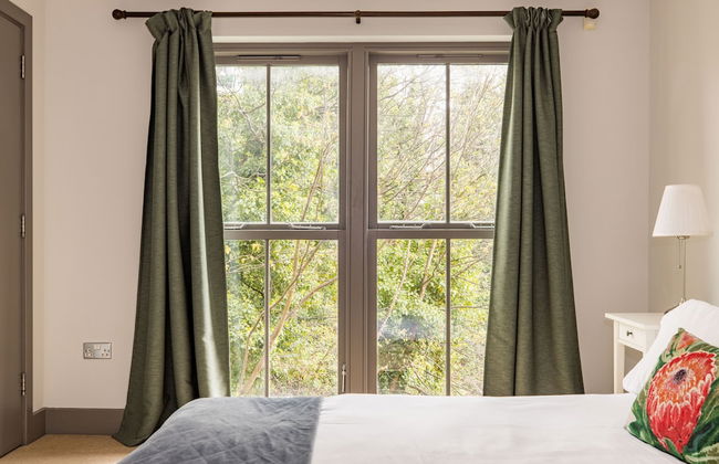 Spacious 2 Bed - Battersea High Street - Photo 17