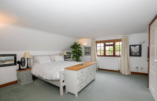 Beautiful 5-Bedroom Home with Cinema & Games Room - Foto 10