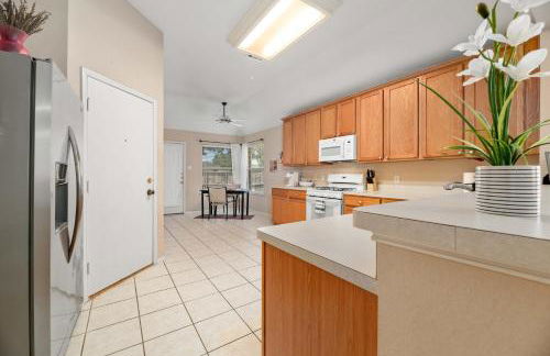 Relaxing 3BR 2BA Oasis - Hot Tub & 5 Beds! - Foto 32