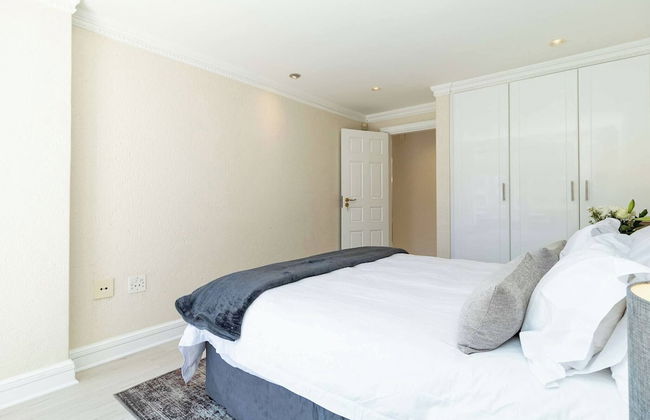 Beachfront Villa, Beach Club, Houtbay - Photo 8