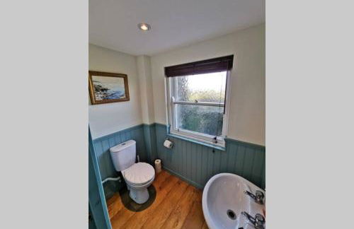 Cosy, Coastal Retreat with a Large Garden - Photo 5