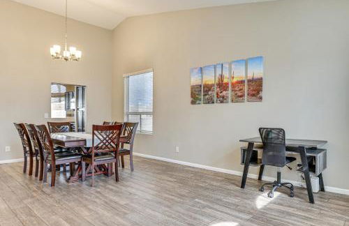 Game Room and Backyard Oasis Avondale Group Getaway - Foto 6