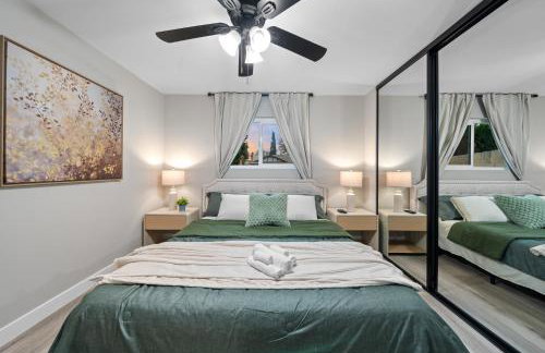 Entire Private Home with 3 Bedrooms 2 Bathrooms, Hot Tub, Garage, King Bed, Available Now - Foto 23