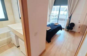 Great apartment with a pool on the beach in Barcelona - Photo 17