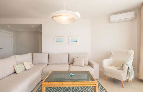 In front of SEA & CENTER - Foto 8