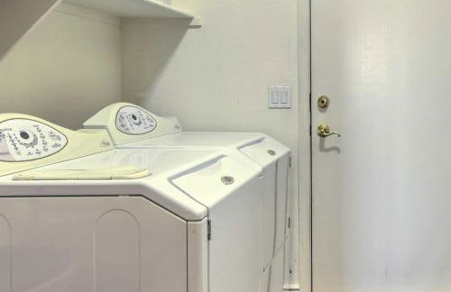 Pool Table, Yard and Grill Luxe Queen Creek Escape - Foto 30