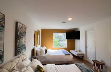 Lux Retreat with Pool Near Beach - Foto 35