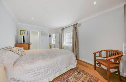 Spacious 2BR Flat with Private South Facing Terrace in West London - Foto 19