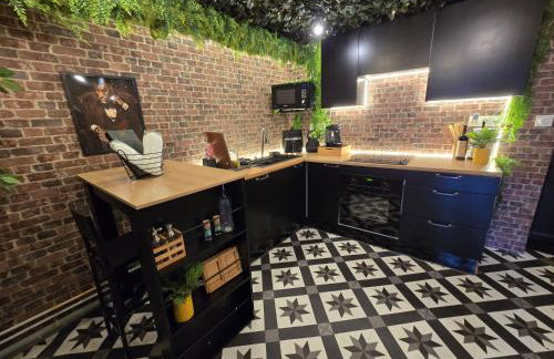 Love room avec spa privatif et salle de jeux adultes - Foto 13