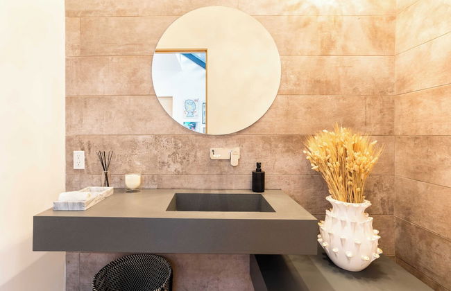 Luxe Weho Villa, Walk to Melrose Ave, Pool + Hot Tub North Vista by Avantstay - Photo 22