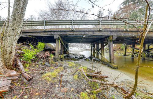 Walk to Beach Creek-Front Sekiu Home with Fire Pit! - Foto 21