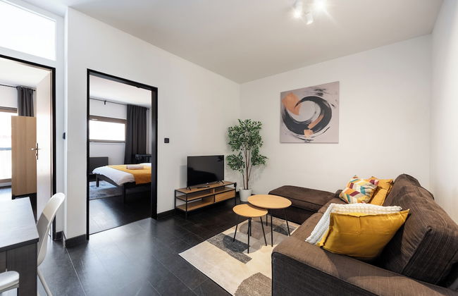 Stylish 3-bedroom apartment with balcony - Photo 9