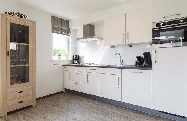 High-end Villa Nestled in Greenery - Photo 4