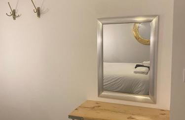 POPPY LUXURY LODGE Sleeps 8 at Fairview Farm, Ravenshead, Nottingham Near Sherwood Forest, Dog Friendly, Farm Stay great for wedding groups, families, Hen Do's, friends gatherings with amazing views - Foto 42