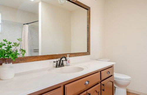 l NEW l 5BR 3BTH Large and Modern Home l Central LOC l 1 ACRE lot - Foto 37