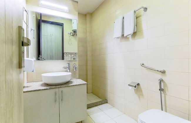 Modern City Retreat 2bhk Paras Fortis Balcony - Photo 49