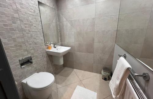 Luxury Durham Home in DH1, Free Parking, No Fees - Foto 28